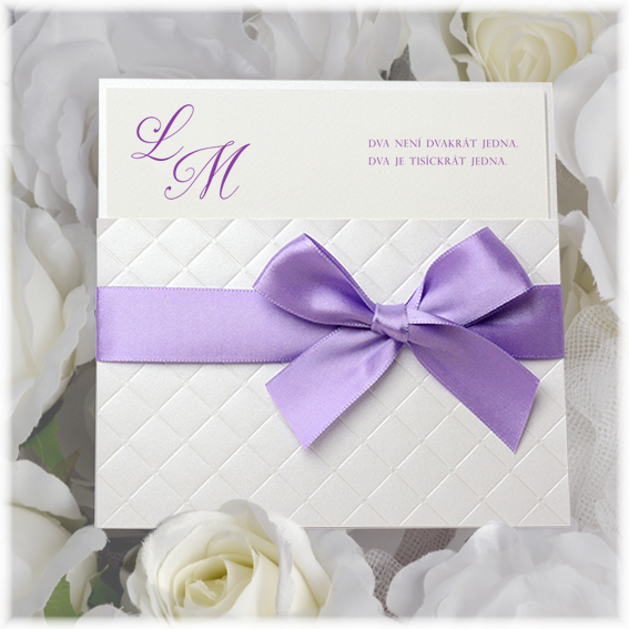 Luxusní svatební oznámení s fialovou mašlí