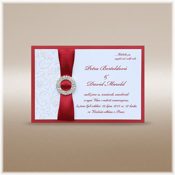 Svatební oznámení bordó s kulatou štrasovou sponou SK357